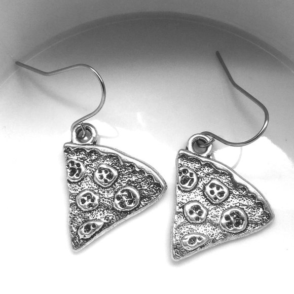 Miniature Pizza Slice Food lovers Junk lovers New York Pizza Pie Charm Earrings - Picture 1 of 2